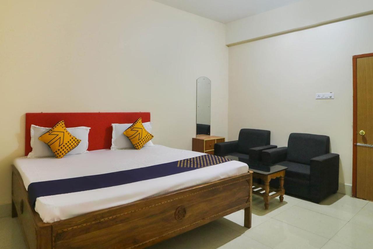 Spot On 68151 Prafulla Palace Hotell Jatani Exteriör bild