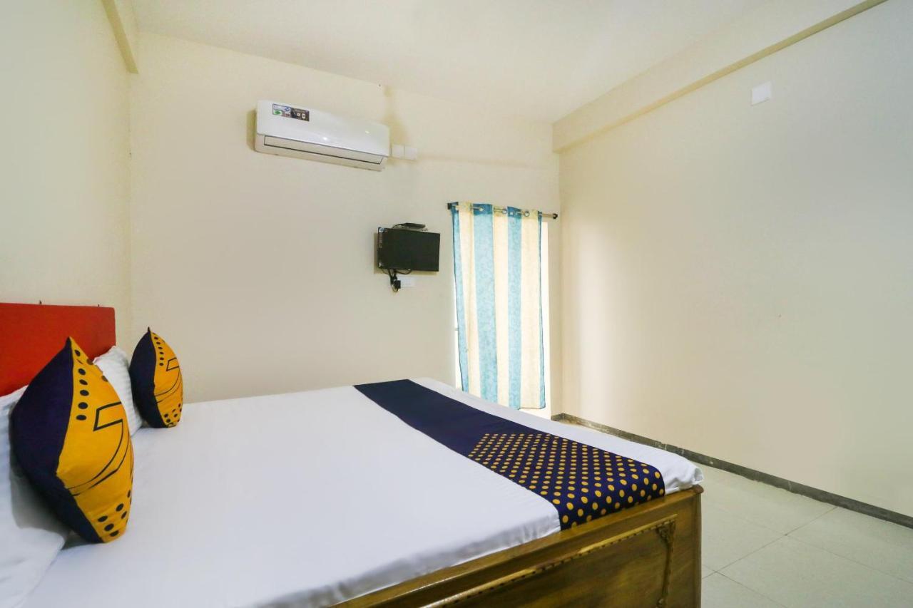 Spot On 68151 Prafulla Palace Hotell Jatani Exteriör bild