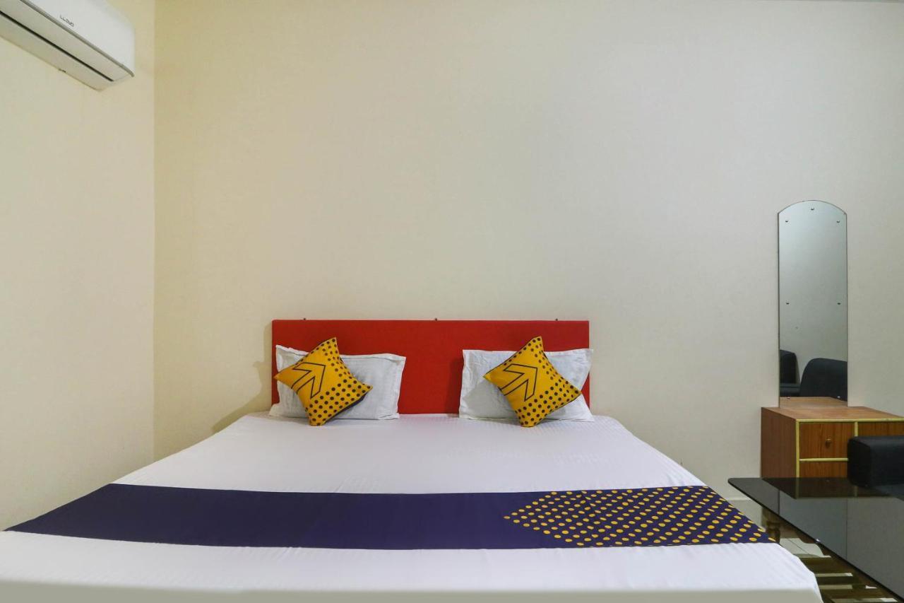 Spot On 68151 Prafulla Palace Hotell Jatani Exteriör bild